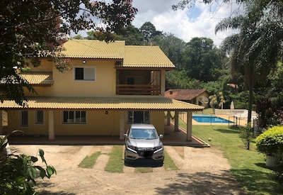 Chácara de Lazer c piscina, cozinha americana, lareira, em Condo Fechado. 