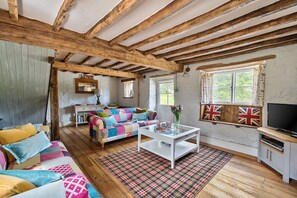 Lanes End Cottage, near Cattistock: Charming characterful features throughout