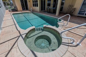 Heated pool with Spa