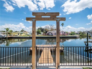 Steps to the floating dock, tie up one of the floats for relaxing or fishing