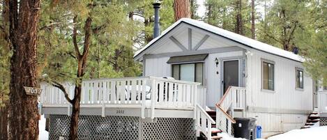 Snow covered Big Bear Cool Cabins, Cedar Pines front