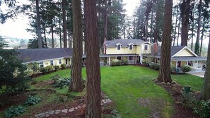 Main house, right. Guest house, left. This listing is for guest house only.