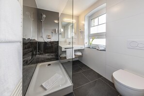 Business Doppelzimmer mit Dusche und WC-Business Bad