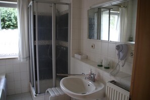 Fewo Rachel (80qm) mit großer Terrasse für 4 Personen-Bad, Dusche „Rachel“