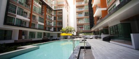 Luxury Poolside in the Heart of Pattaya