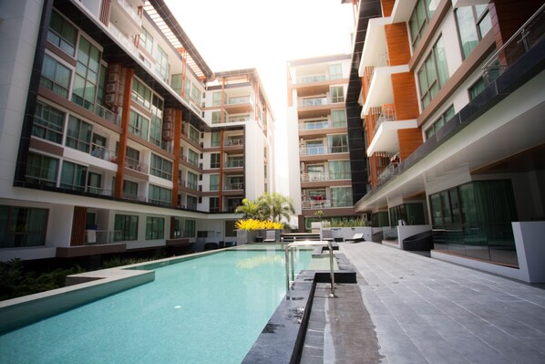 Luxury Poolside in the Heart of Pattaya