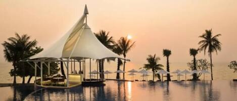 Movenpick Luxury Pool Villa in Pattaya