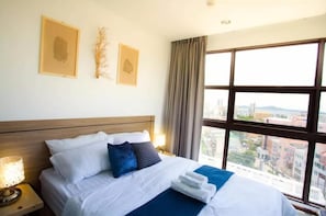 2 Beds @ The Brand New TreeTops Condo