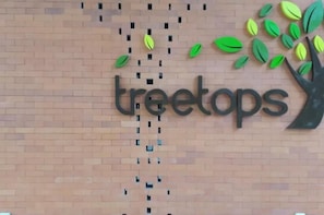 2 Beds @ The Brand New TreeTops Condo