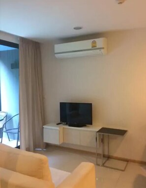 Cozy Studio in Brand New Acqua Condo
