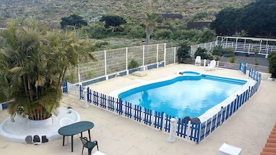 2 bedroom apartment with pool near Las Teresitas