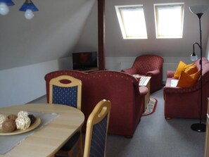 Living area. Picture 6
