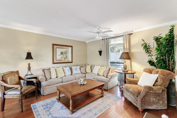 Seascape 3065 - Living Area