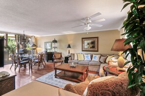 Seascape 3065 - Living Area