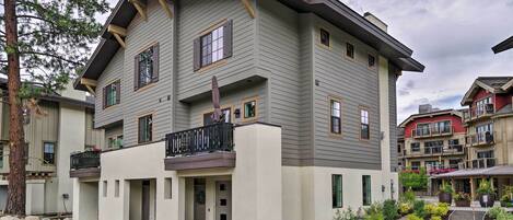 McCall Vacation Rental | 2BR | 2.5BA | 1,250 Sq Ft | Stairs Required