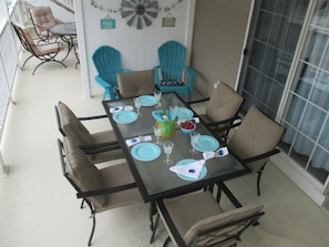 Plenty of room to spread out at this outdoor table set.