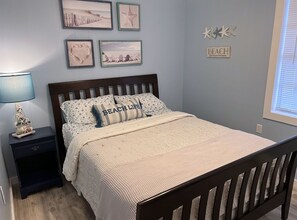 Bedroom 1 - Queen Bed