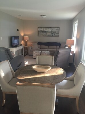 Open dining/den