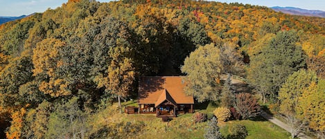 Bearwallow Cottage perched on the mountain.