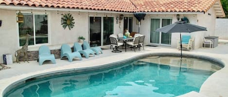 Swimming pool and jacuzzi
