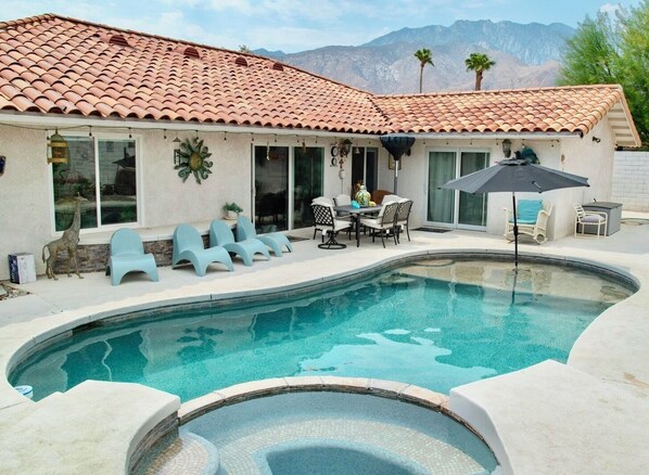 Swimming pool and jacuzzi