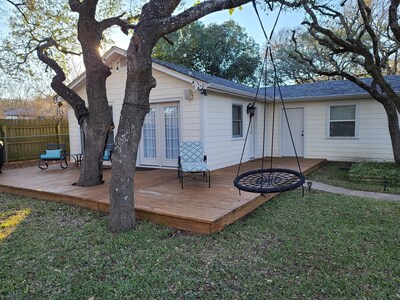 Studio style guest house with Pool!