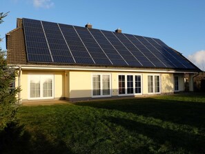 Ansicht des Hauses Alte Schmiede 4 vom Garten aus betrachtet.