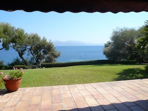 Vue sur le golf de Sagone de la terrasse  plein sud.