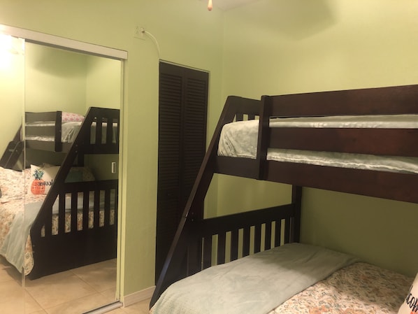 Bunk bed with trundle 