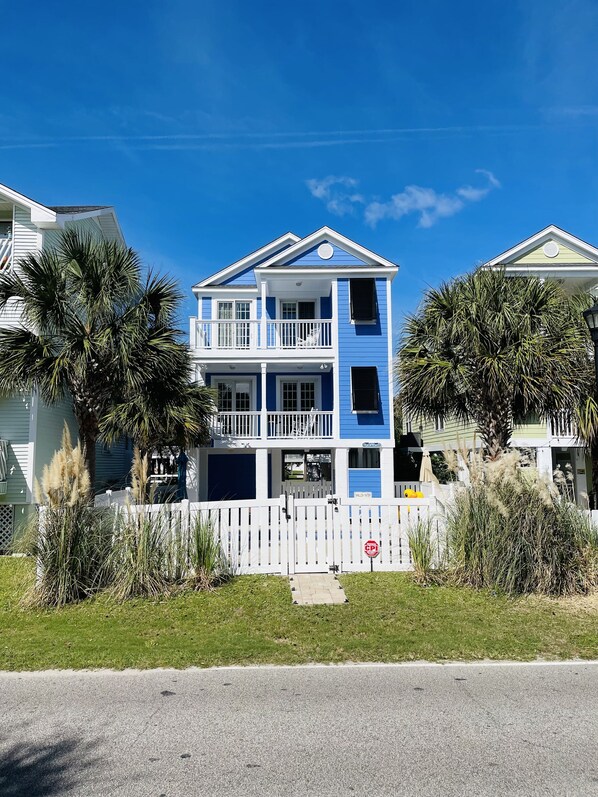 Rear of the home, from N Ocean Drive. You can watch the golf cart parades! 