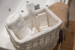Bathroom amenities
