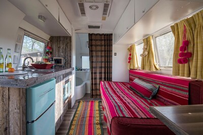 GLAMPING IN 1966 AIRSTREAM "Maria"