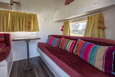 GLAMPING IN 1966 AIRSTREAM "Maria"