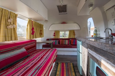 GLAMPING IN 1966 AIRSTREAM "Maria"