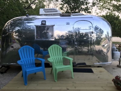 GLAMPING IN 1966 AIRSTREAM "Maria"