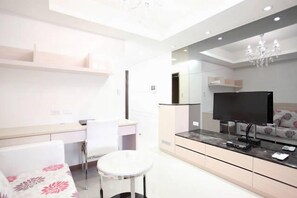 Doorstep to MetroApartment *LE