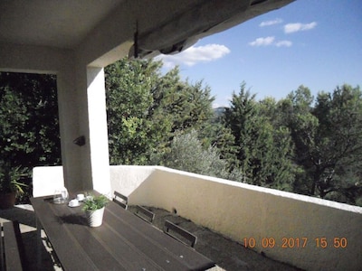 A 6 km from CASSIS and coves RdJ villa for 1 to 6 people Nice view: Carnoux