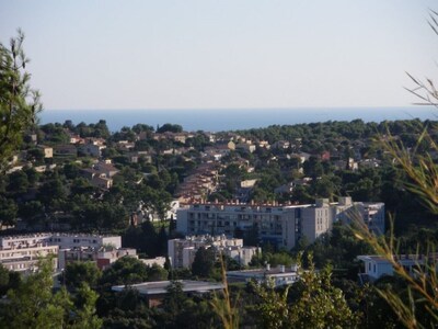 A 6 km from CASSIS and coves RdJ villa for 1 to 6 people Nice view: Carnoux