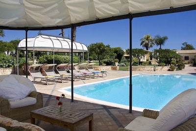 Luxury villa in Sicilian style, pool, playground, lush park, with annex