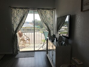 Living room and Balcolny