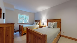 Third bedroom w/ twin beds