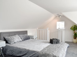 Attractive double bedroom | Newhope, Winchelsea Beach, near Rye