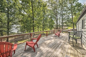 Lounge on the furnished deck and enjoy lake views.