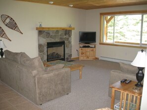 gas fireplace and 46'' TV for entertaining