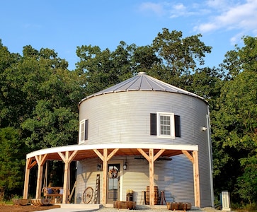 Silo Farm Haus- located in the heart of wine country!