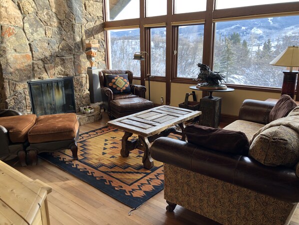 Living Room With Mountain Views and Fireplace