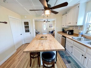 Kitchen (alternate view)