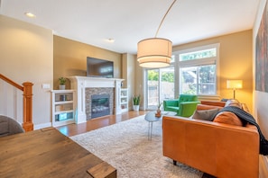 Enjoy yourself in front of the gas fireplace