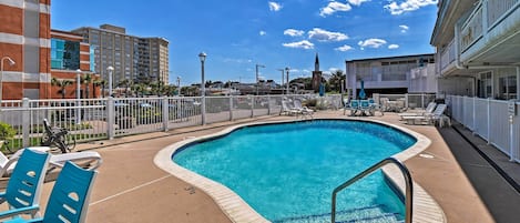 Virginia Beach Vacation Rental | Studio | 1BA | 2 Steps Required for Access