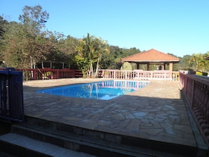 Piscina com vista para area de reserva serra do Japi